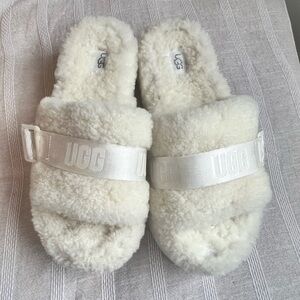 UGG FLUFFITA SLIDES/MOCCASIN SHEARLING SANDALS (ivory/cream) Size 8